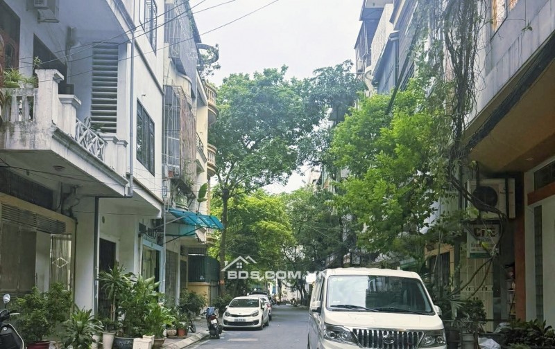Tây Sơn, Đống Đa, nhà phân lô vỉa hè oto tránh đỗ ngày đêm, tặng nhà 4T 68m2, đẹp nhất quận DD